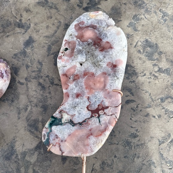 Other - Druzy pink amethyst slab with rose gold stand!